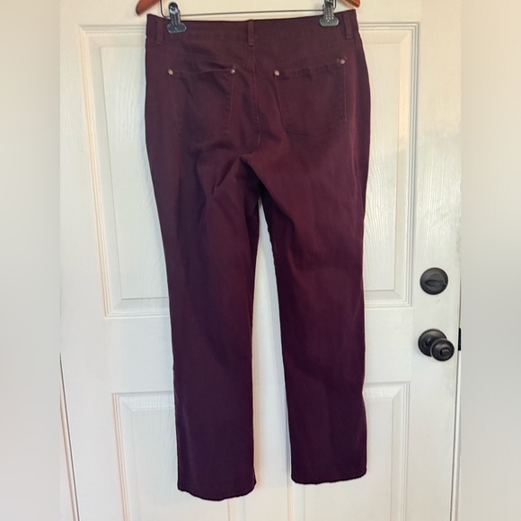 GLORIA VANDERBILT Slimming Effect Rail Straight Leg Jeans - Plum Wine - Size 12 - Picture 6 of 12